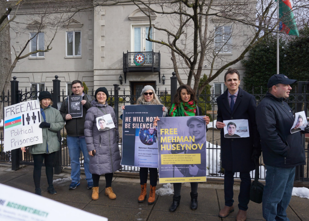 Vaşinqtonda Azərbaycan səfirliyi qarşısında etiraz aksiyası [video]