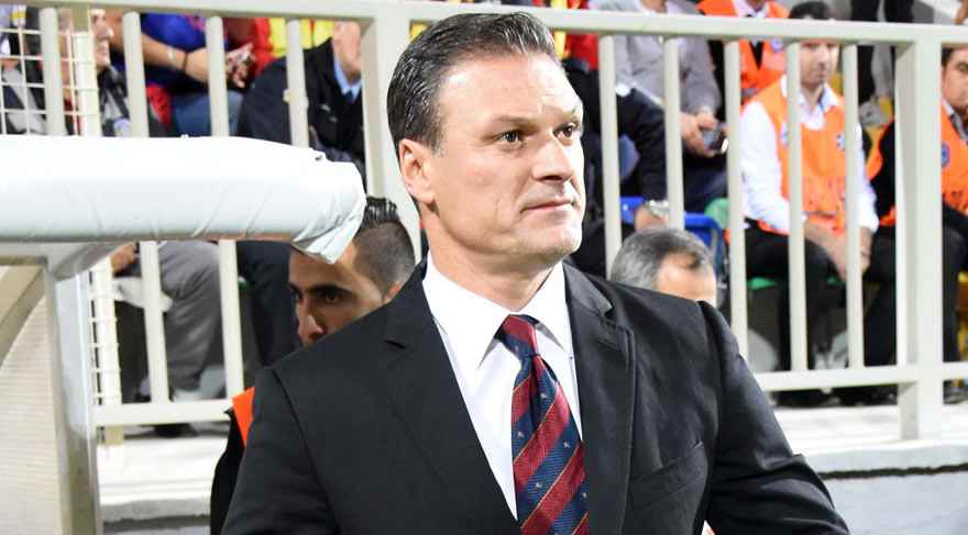 Türkiyəli baş məşqçi referenduma "hə" dediyi üçün komandadan qovulub