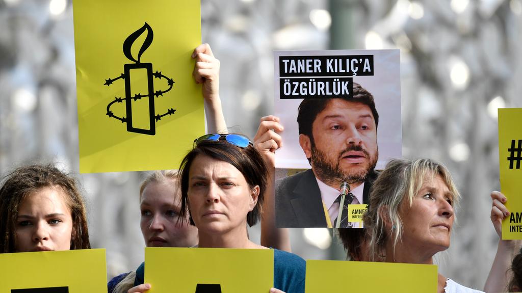 Türkiyədə "Amnesty"nin əməkdaşlarına 15 ilədək həbs cəzası istənilib