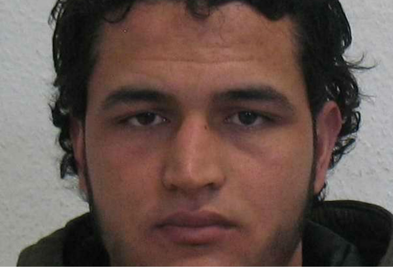 Berlində terror aktını törədən şəxs nəzarət altında olub