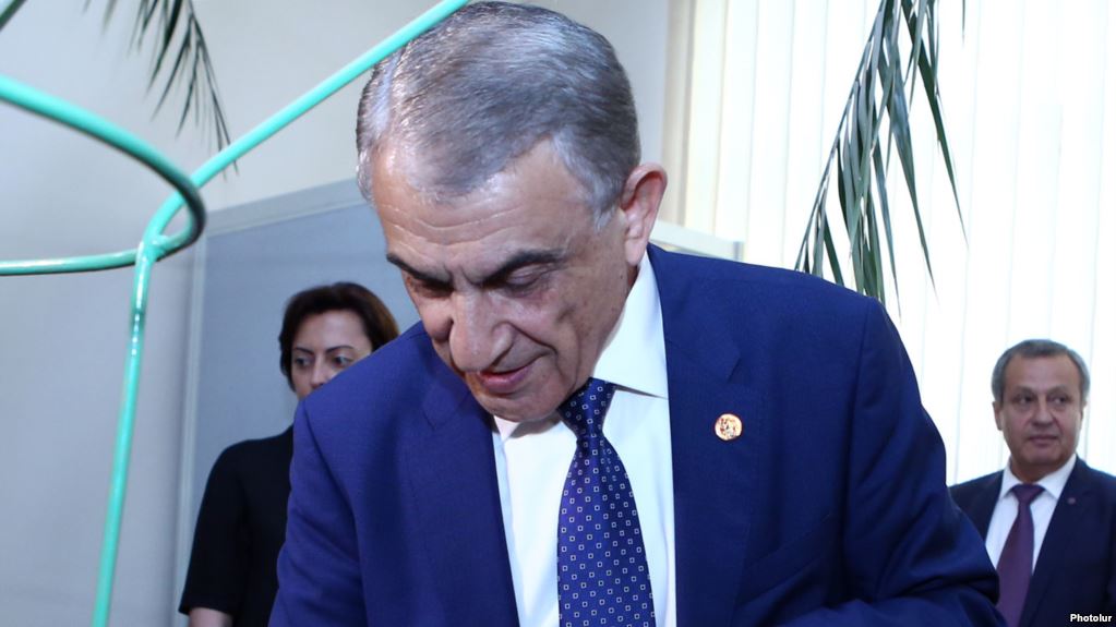 Ermənistan parlamentinə yeni sədr seçilib