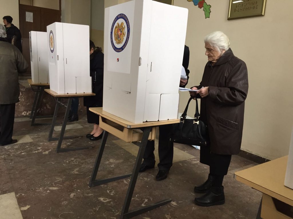 Ermənistanın hakim partiyası seçkilərdə öndədir
