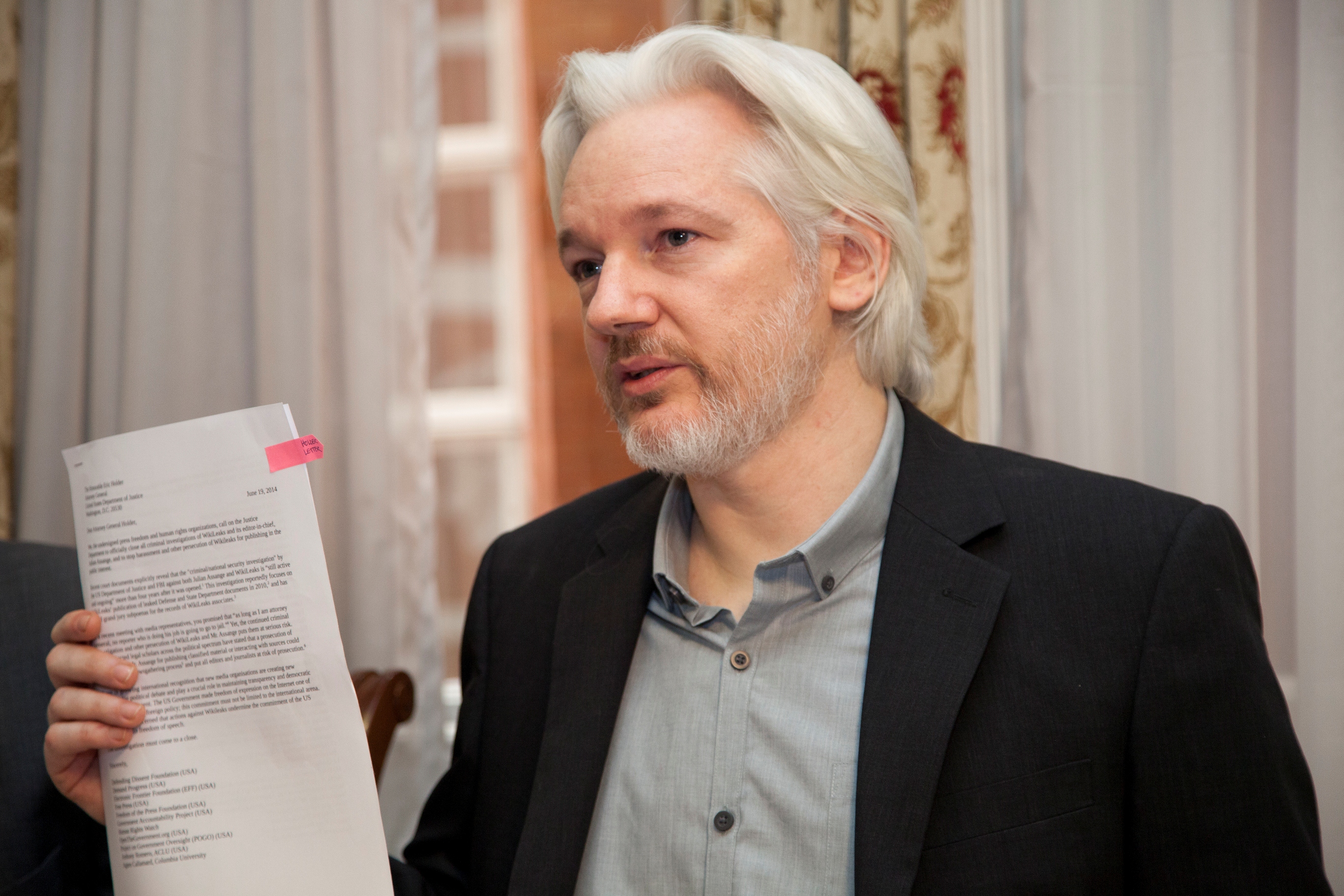 Assange: Yaxın günlərdə Clintonla bağlı yeni məlumatlar paylaşacağıq