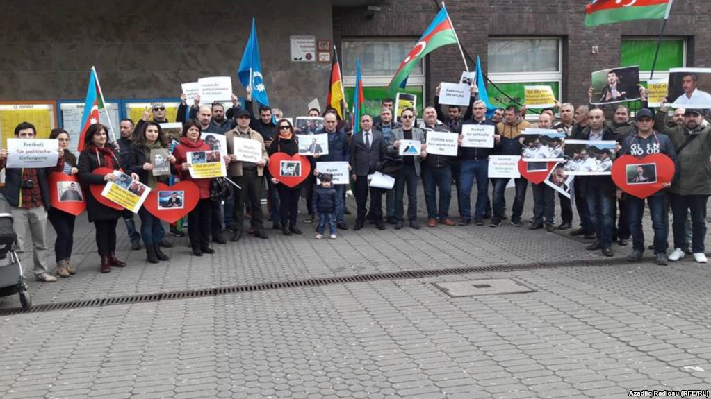 Avropanın bir neçə şəhərində "Mehman Hüseynova azadlıq" şüarları səslənib