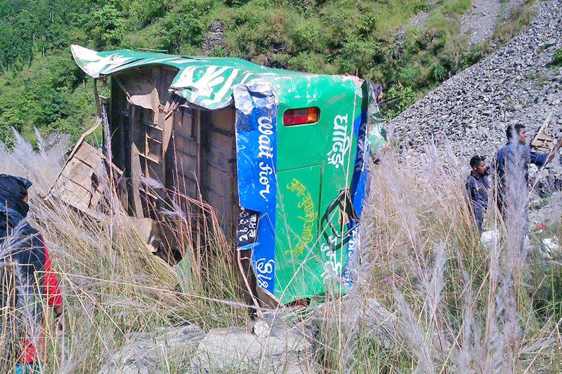 Nepalda avtobusun dərəyə aşması nəticəsində 19 nəfər ölüb, 16 nəfər yaralanıb