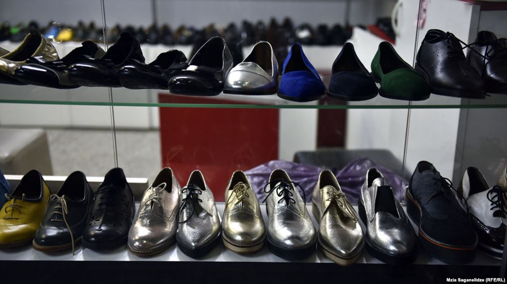 'Ruslar ayaqqabını dağılanadək geyirlər'