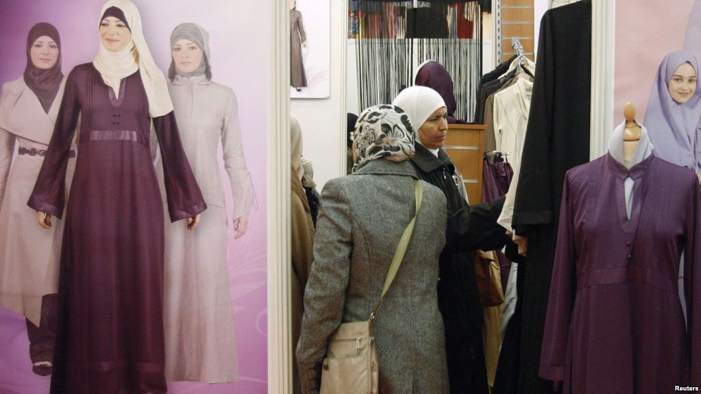 Avropa Məhkəməsinin baş örtüyü qərarına etirazlar