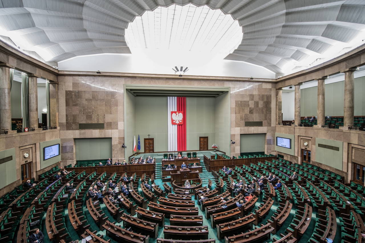 Polşa yeni mübahisəli media qanunlarını qəbul edib