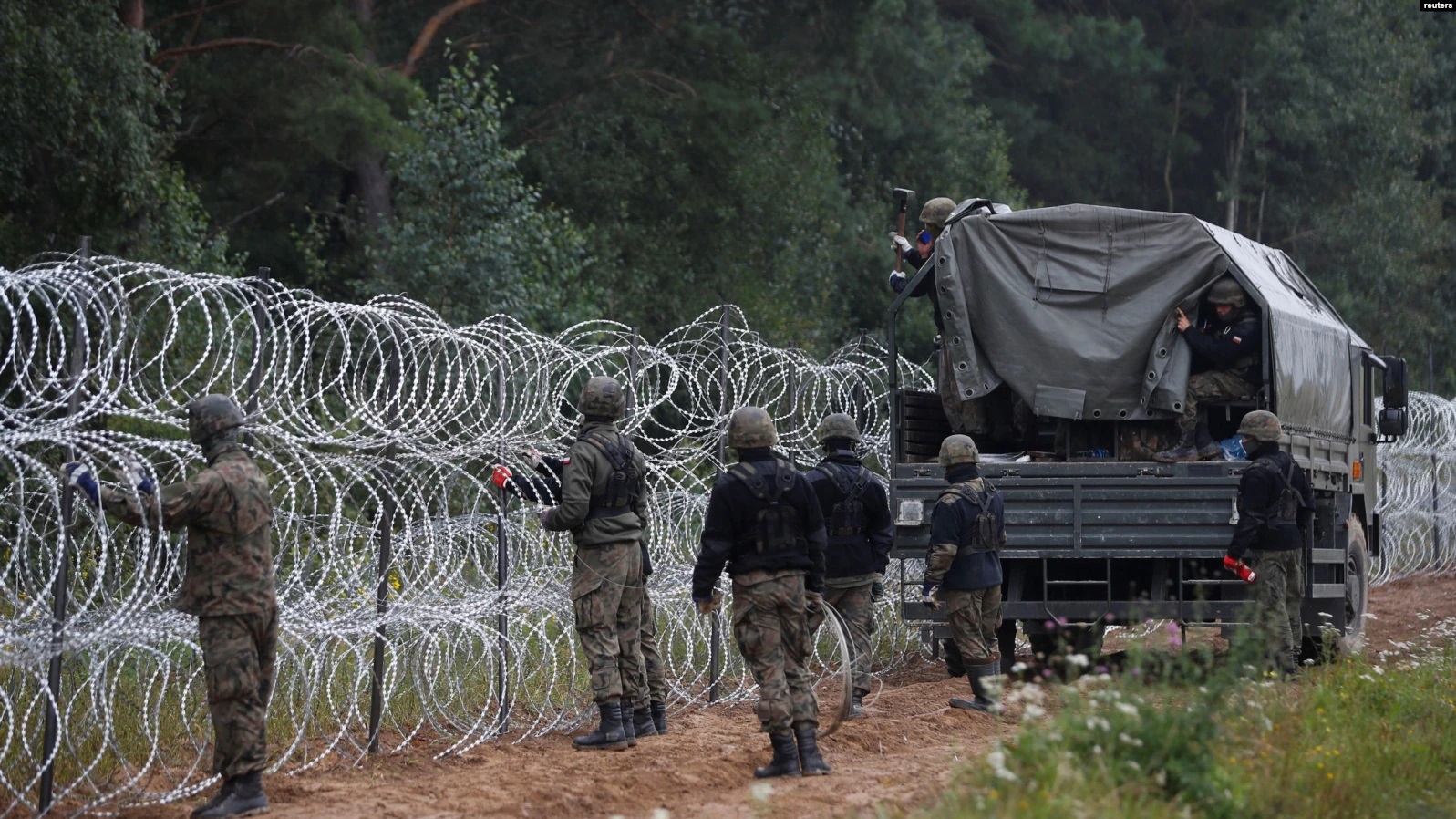 Polşa Belarusla sərhəddə medianın girişinə qadağa qoyub