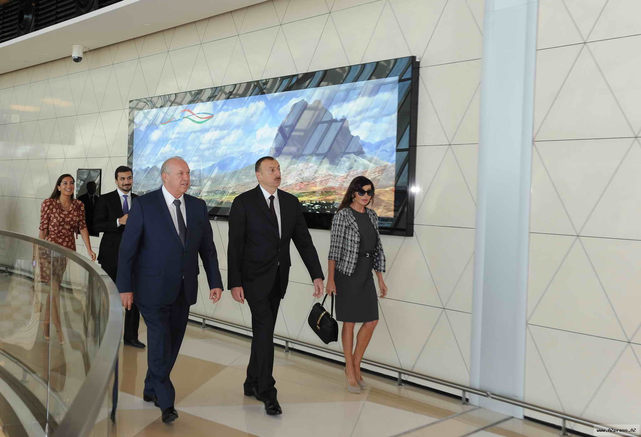 Cahangir Əsgərov işdən çıxarılıb? [Şirkət rəsmisi təkzib etmir]