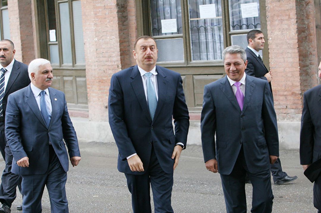 'Avromed' şirkətinə 'pulyuyan maşın'dan milyonlarla dollar köçürülüb [araşdırma]