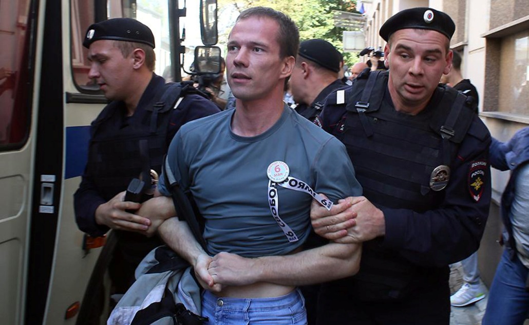 Məhkəmə müxalif fəalı azad edib