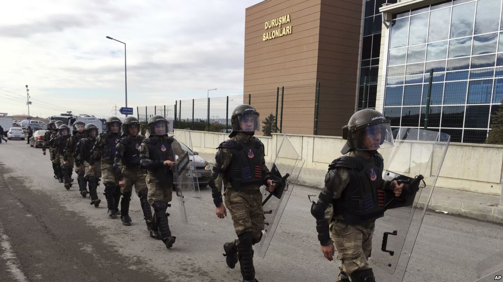 Türkiyədə iki hərbi zabit ömürlük həbs cəzasına məhkum edilib