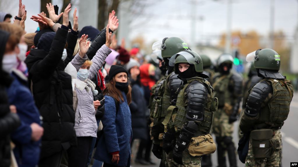 Britaniya Lukaşenkanın saxtakarlıqla seçildiyini açıqlayıb, yeni seçkiyə çağırıb