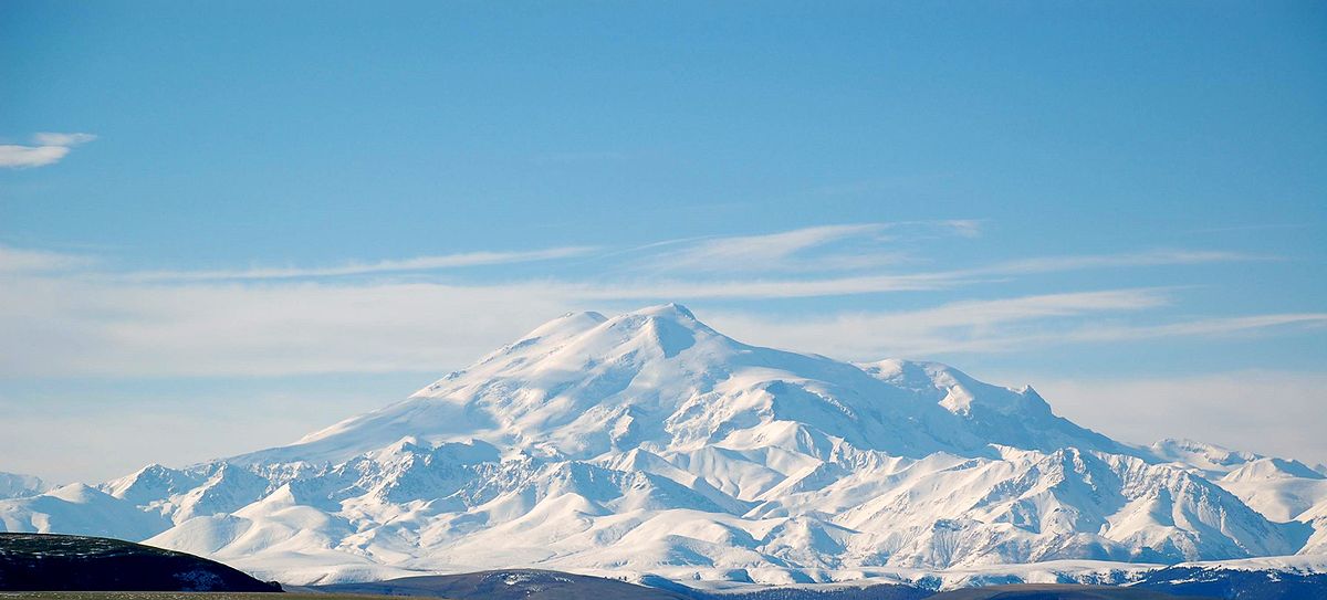 Azərbaycanlı alpinistlər ilk dəfə Elbrus dağını qışda fəth edib - [Video]