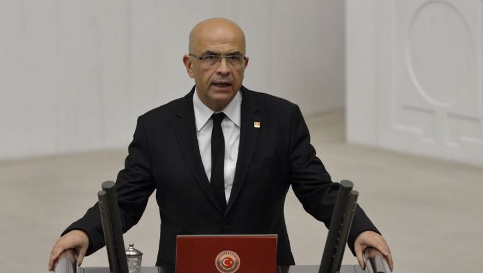 Kılıçdaroğlu milyonluq yürüşün səbəbkarı olan deputatı həbsxanada ziyarət edib