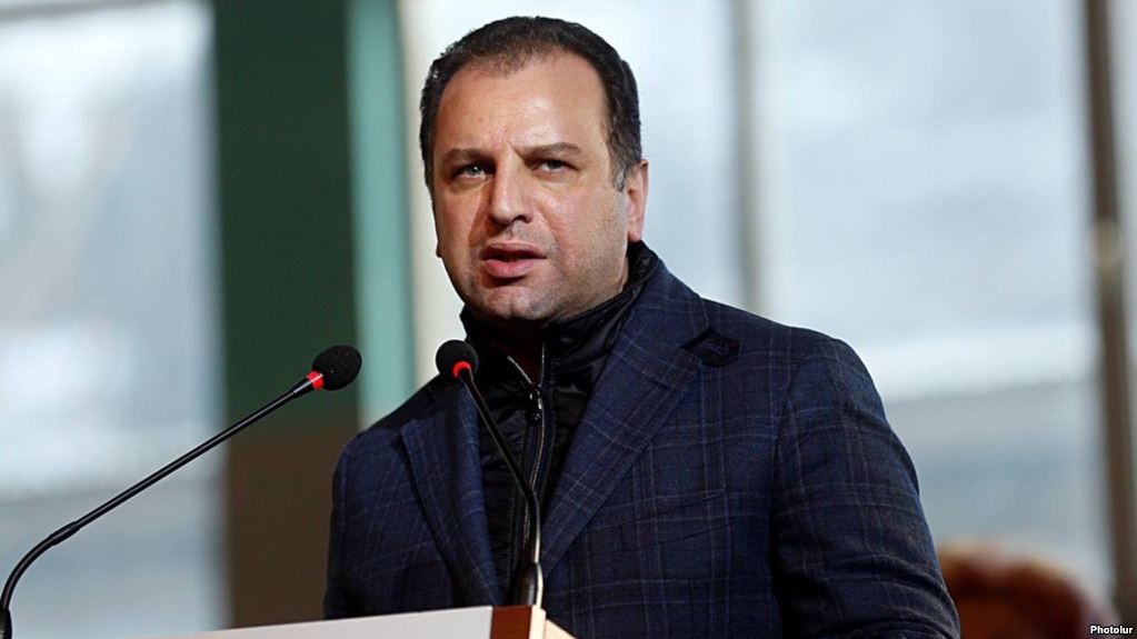 Ermənistan müdafiə naziri 8 Azərbaycan hərbiçisinin öldürüldüyünü bildirir