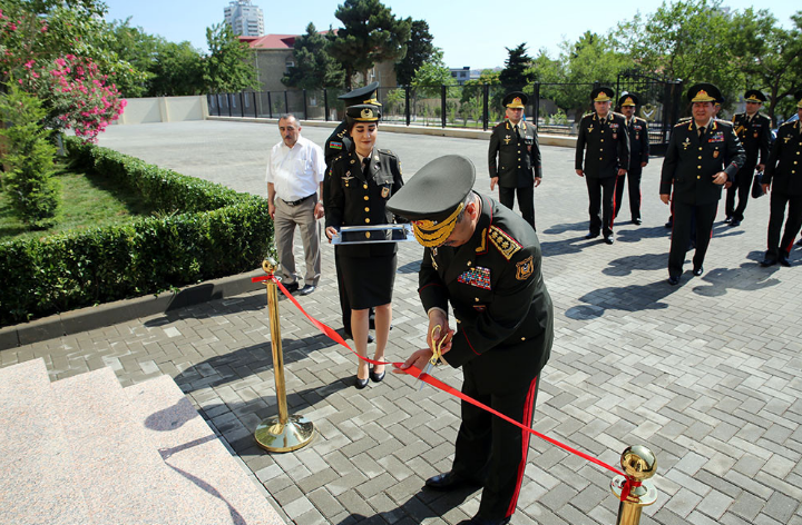Müdafiə Nazirliyində yeni inzibati binanın açılışı oldu