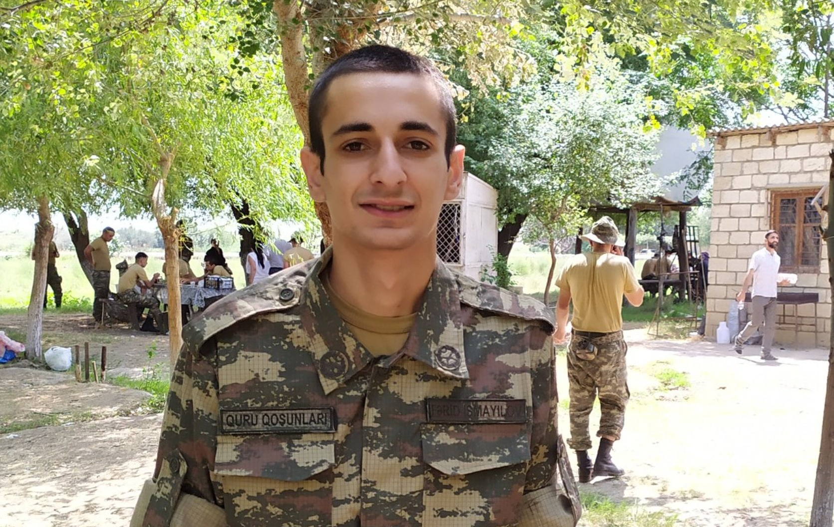 Hərbi xidmətdə olan jurnalist: "Əsgər, çavuş heyəti minalanmış ərazidən odun toplayır"