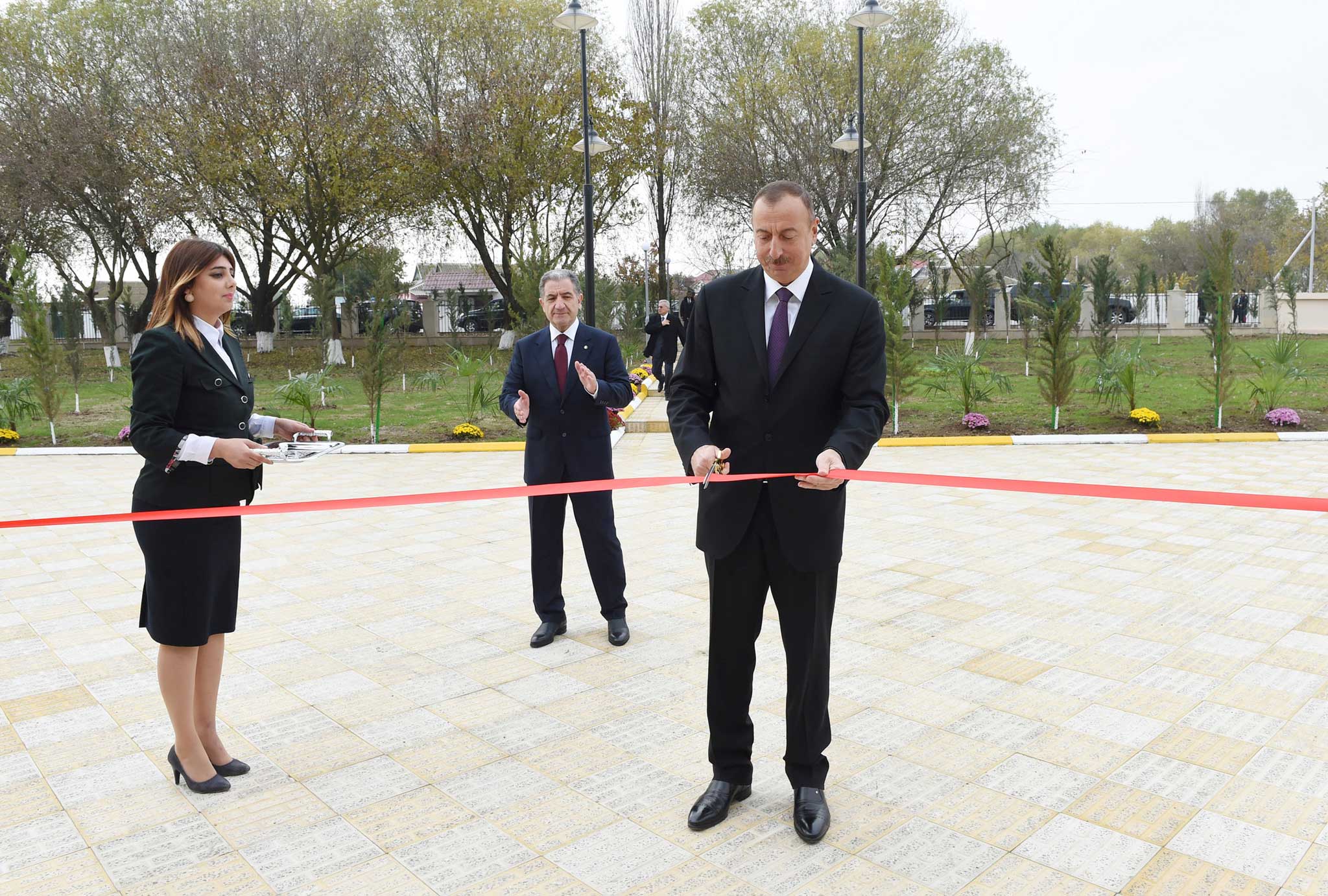 Prezident İlham Əliyev Göygöl Zona Baytarlıq Laboratoriyasında yaradılan şəraitlə tanış olub