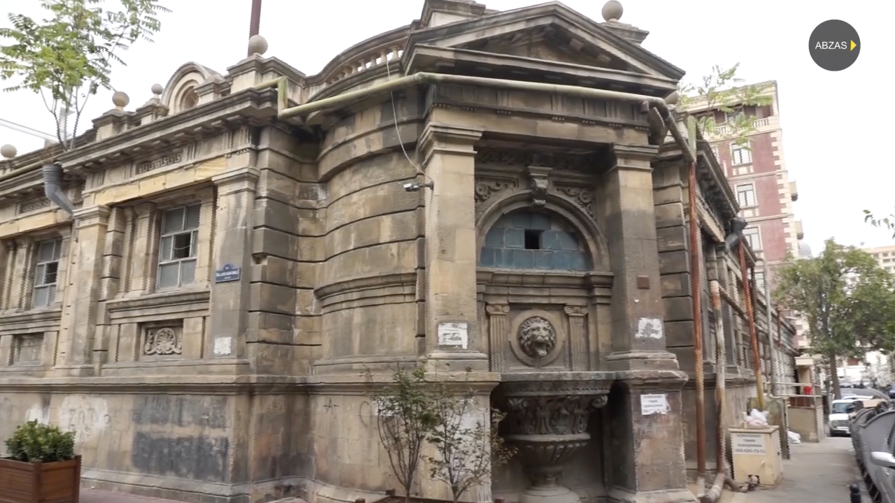 Bakının mərkəzində yerləşən ən böyük tarixi hamam dağılmaqdadır [video]