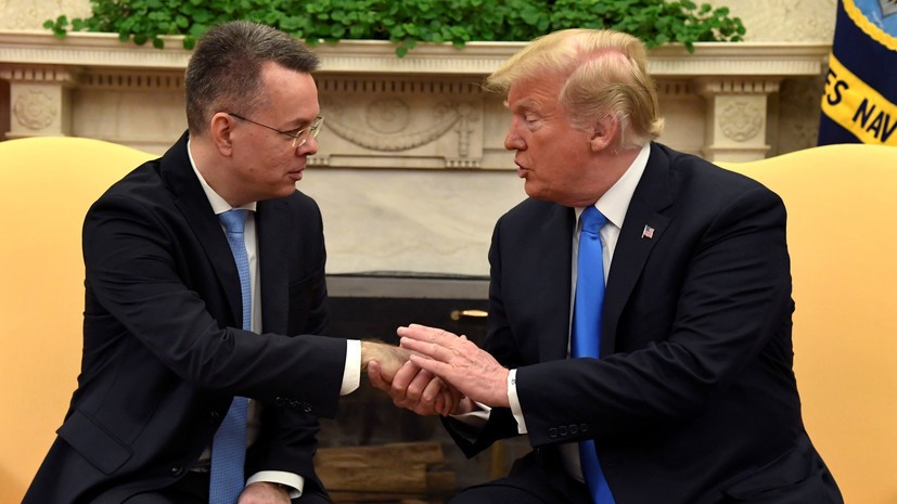 Türkiyənin azadlığa buraxdığı keşiş Trampla görüşüb