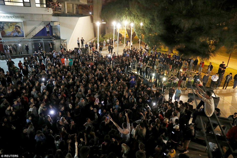 ABŞ-ın bir neçə ştatında Trump əleyhinə etiraz aksiyaları olub [Fotolar]