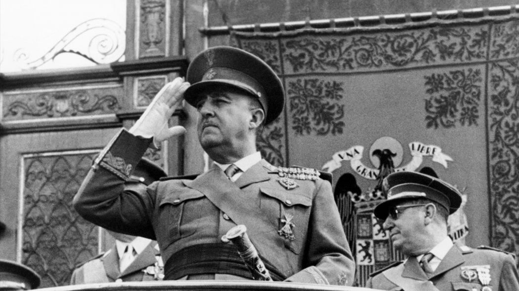 Diktatora verilən medallar geri alınır