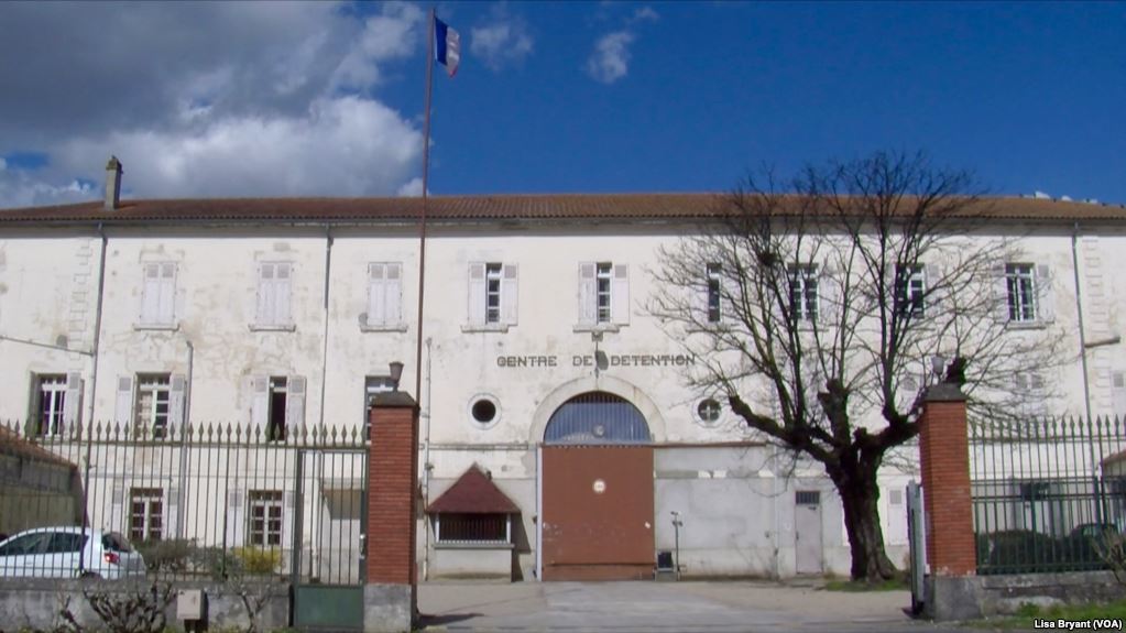 Fransa həbsxanasında "kef edirlər"