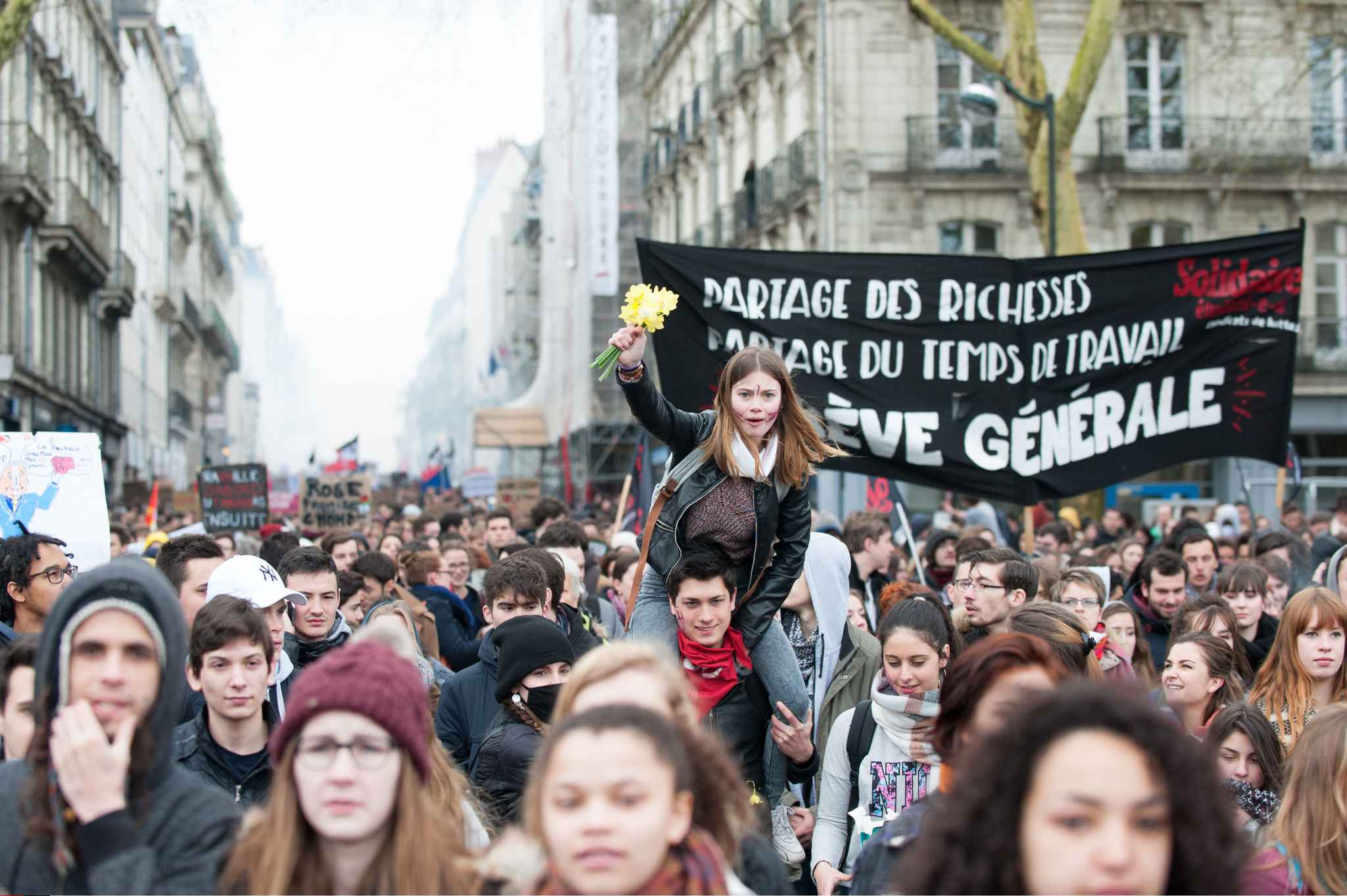 Fransada tələbələr təhsil haqlarına görə kütləvi etirazlara başlayıblar