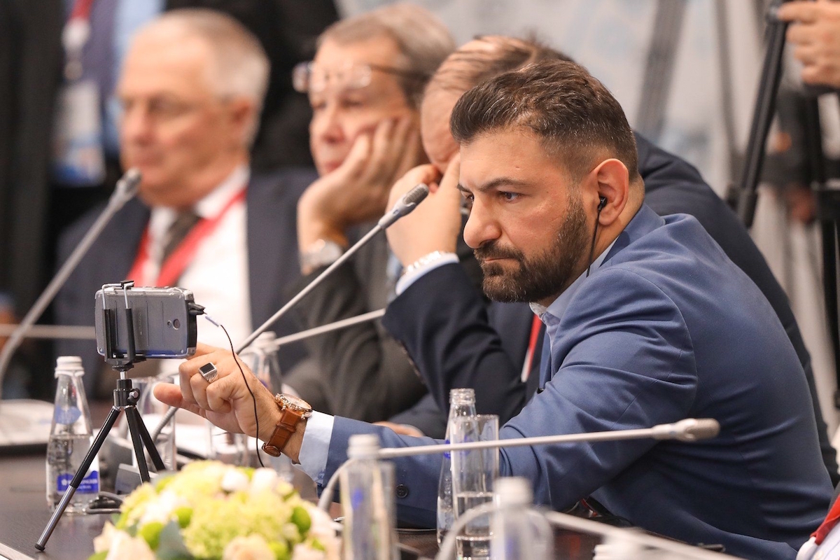 Fuad Abbasov mətbuat azadlığının vəziyyəti ilə bağlı suala cavab verməkdən yayınıb
