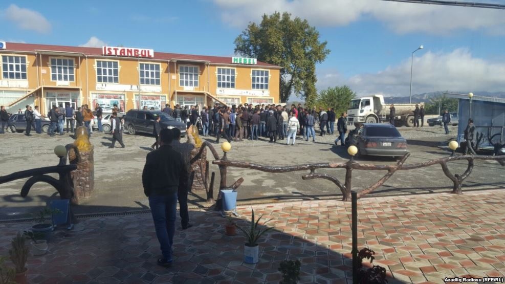 Göyçaylılar yol polisi rəisinin istefasını tələb edirlər