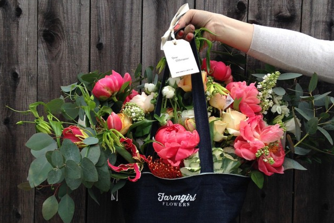 Rusiyada Beynəlxalq Qadınlar Günü münasibətilə "gül kirayəsi"