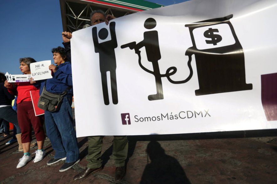 Nefti tükənən ölkədə “benzin üsyanı”