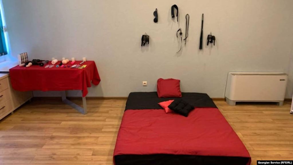 Gürcüstanın "Girçi" partiyası öz ofisində 'ictimai ev' açıb