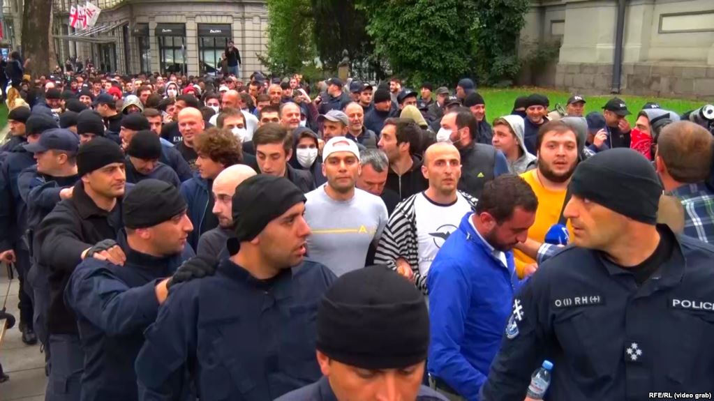 Gürcüstanın baş naziri etirazçıları sakitliyə çağırır