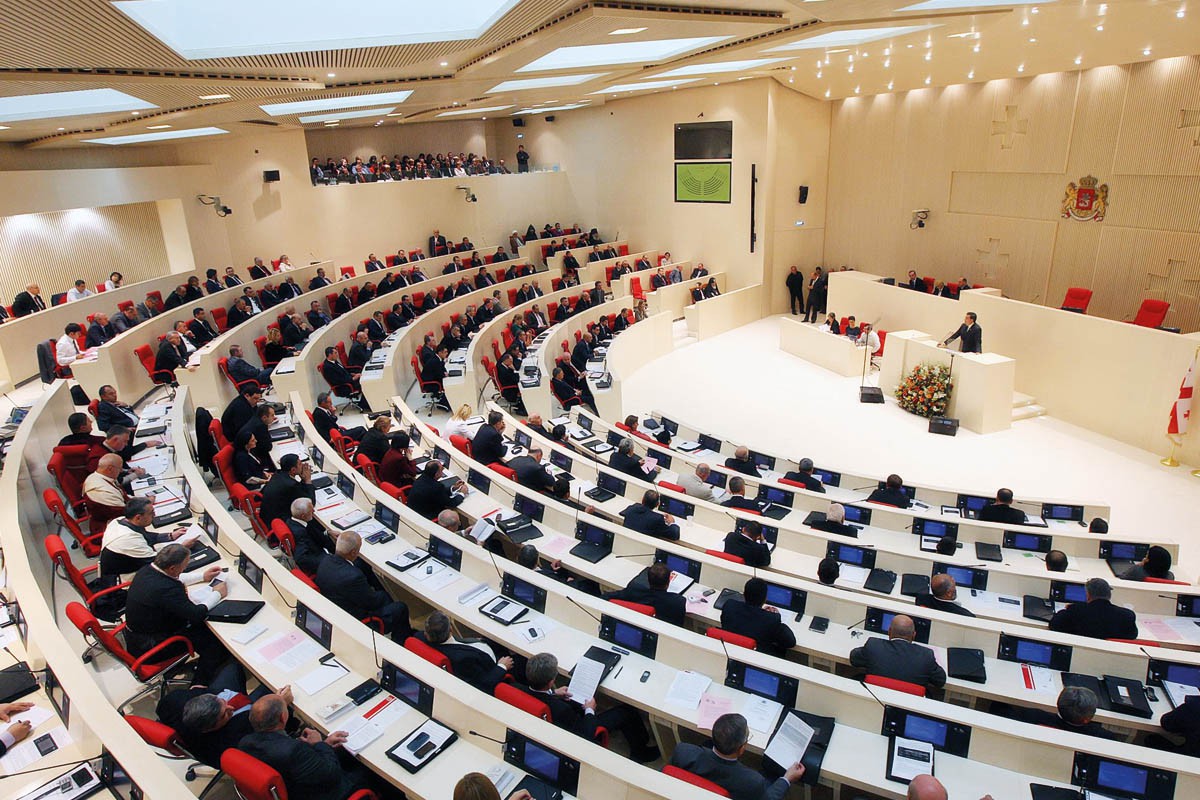 Gürcüstan parlamentində Əfqan Muxtarlı ilə bağlı narazılıq davam edir