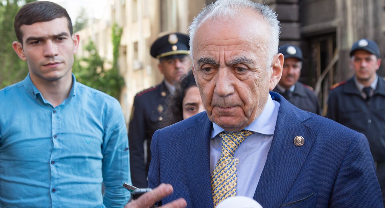 Hacıbala Abutalıbovun oğlu adını dəyişdi