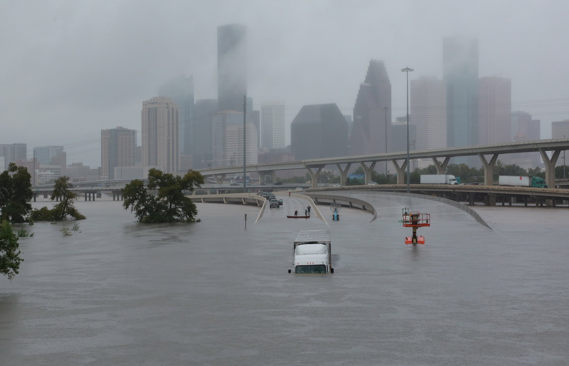 Harvey fırtınası Texas ştatını iflic vəziyyətinə salıb
