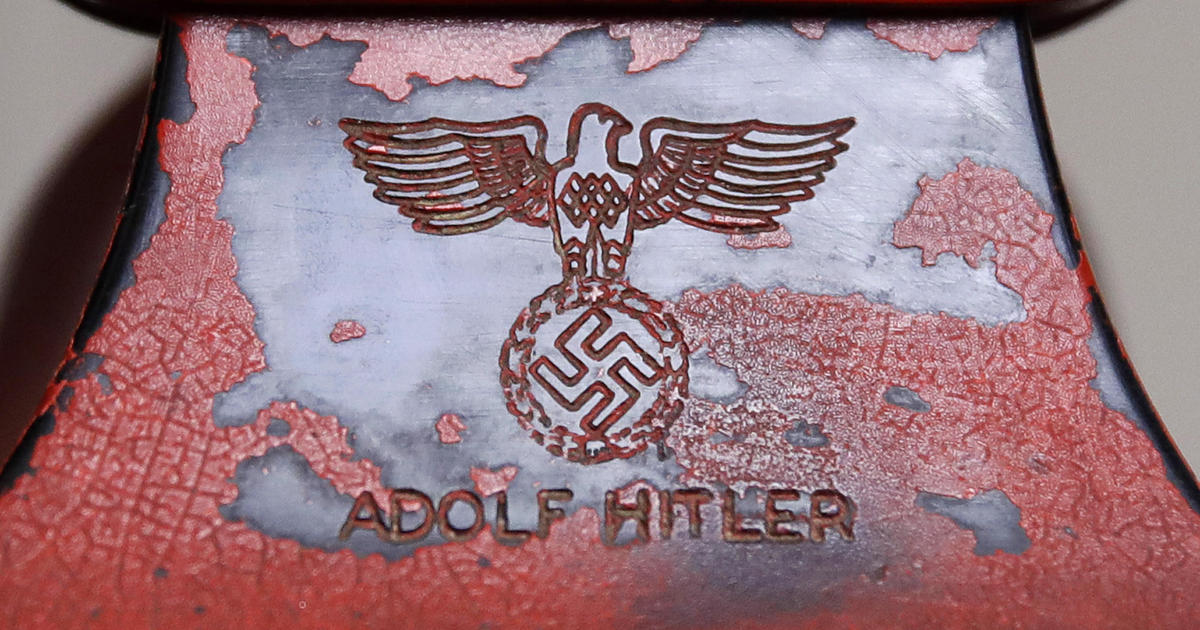 Hitlerin telefonu 240 min dollara satılıb