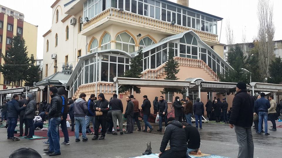 "İlahiyyat" məscidinin idarəçiliyi Qafqaz Müsəlmanları İdarəsinə verilib