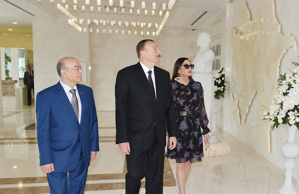 "Prezidentə və vitse-prezidentə müraciət etdim, zəng edib hədələdilər"