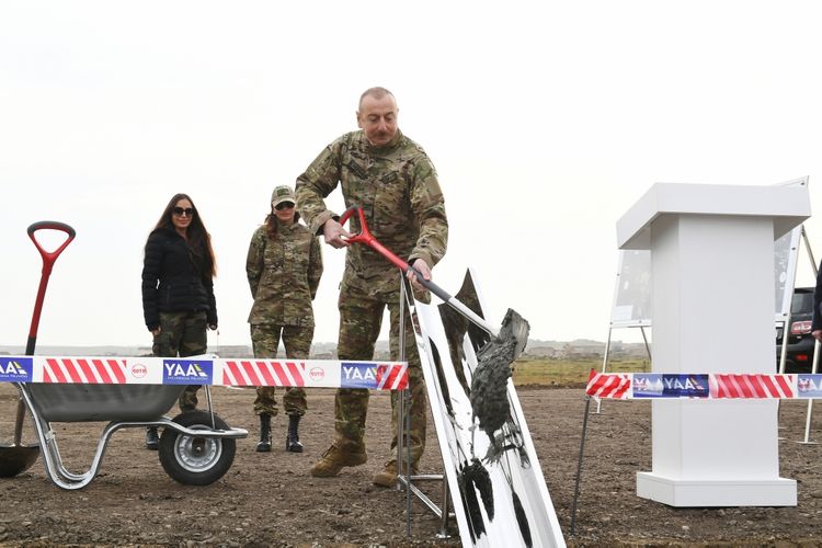 İlham Əliyev Füzuli beynəlxalq hava limanının təməlini qoyub