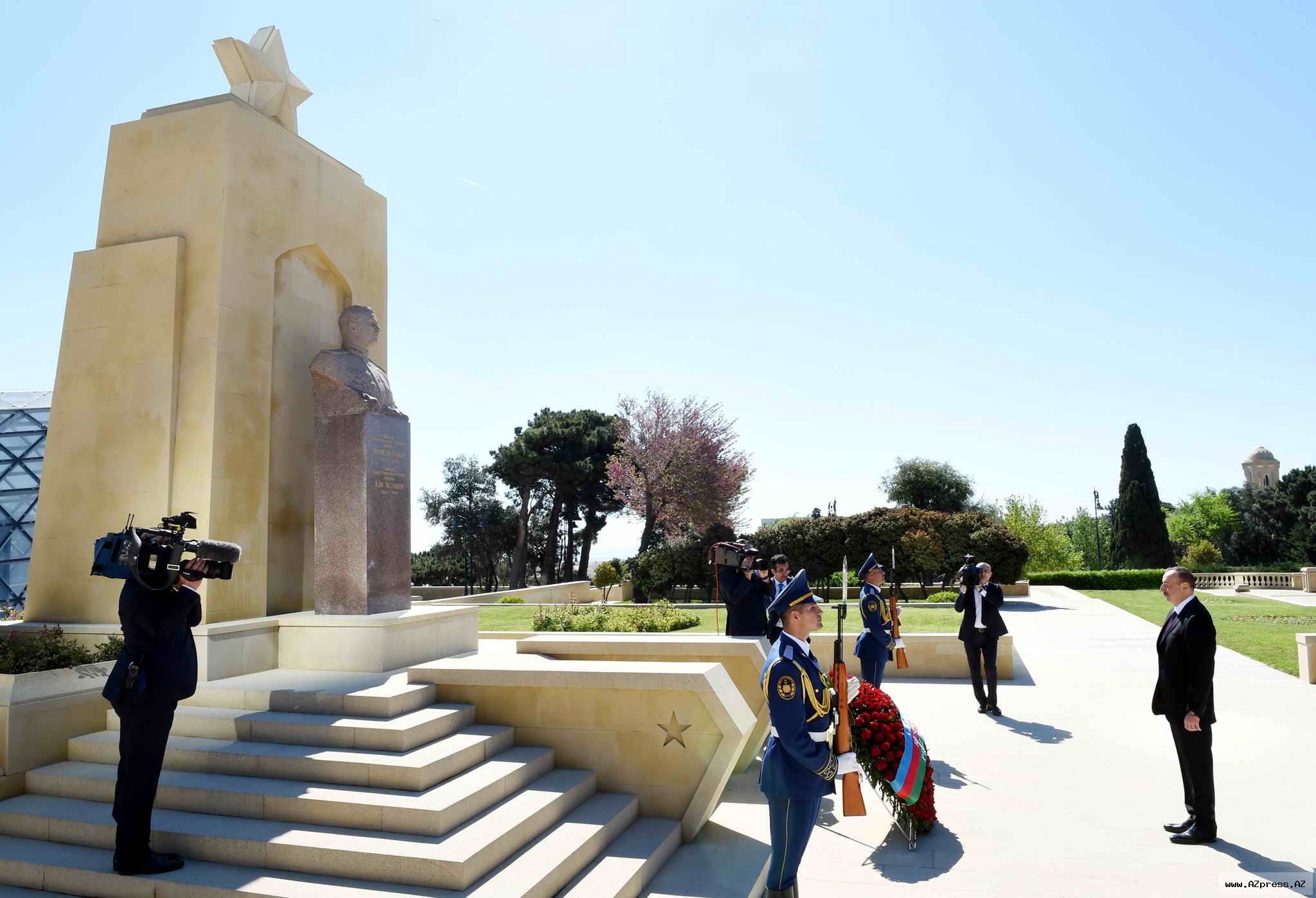 İlham Əliyev Qələbə Günü münasibətilə keçirilən mərasimdə iştirak edib