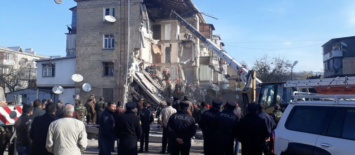 Gəncədə dağıntılar altından daha iki nəfərin cəsədi çıxarılıb [video] - yenilənib