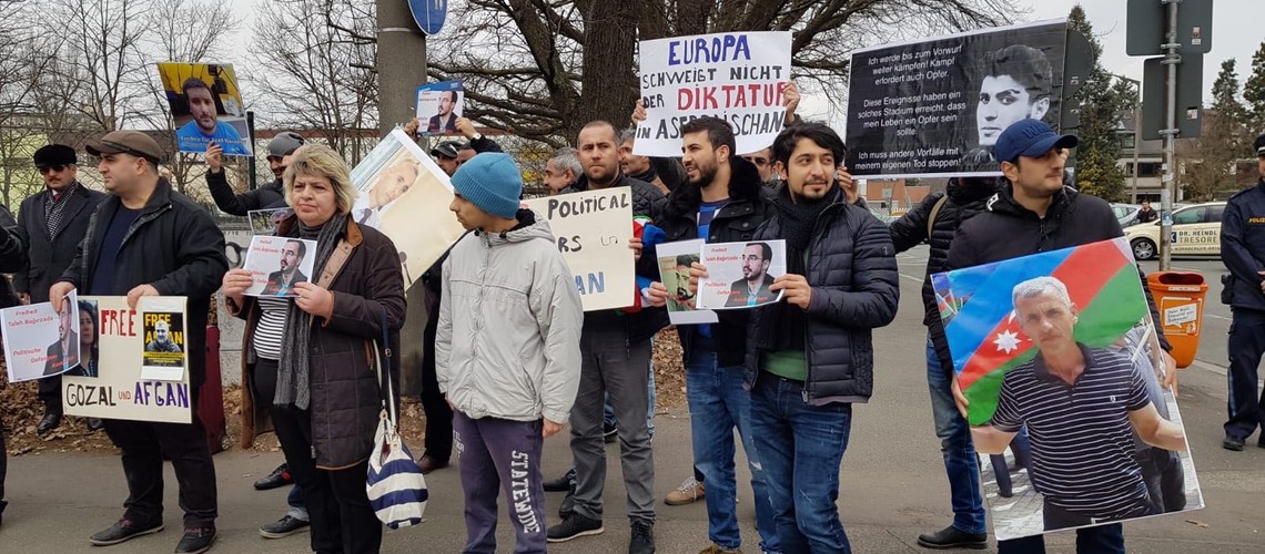 BMT-nin önündə siyasi məhbuslarla bağlı aksiya keçirilib