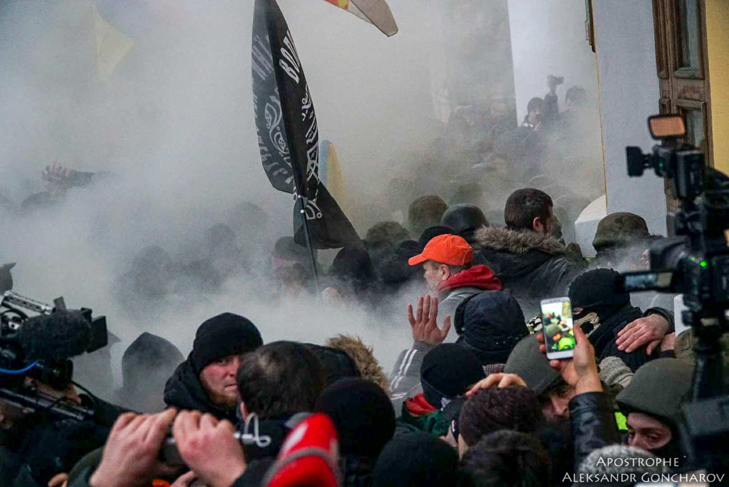 Saakashvili-nin tərəfdarları ilə qarşıdurmada 30 polisin xəsarət aldığı bildirilir