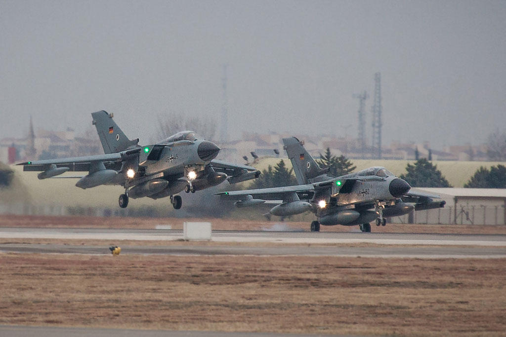 Merkel: "İncirlik aviabazasına alternativ axtarmaq məcburiyyətindəyik"