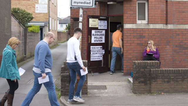 Britaniyada erkən parlament seçkiləri başlayır