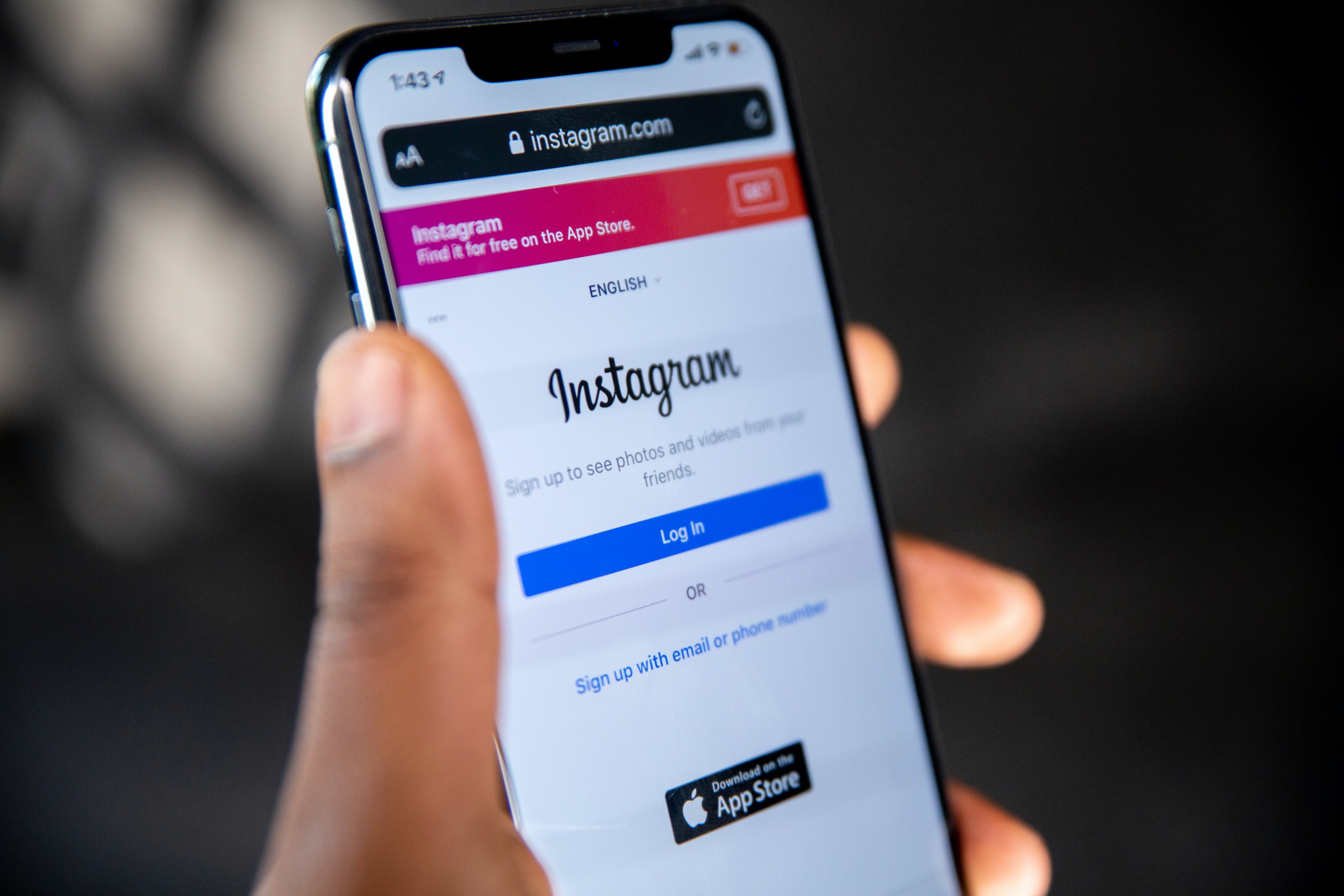 Facebook uşaqlar üçün Instagram layihəsini təxirə saldı